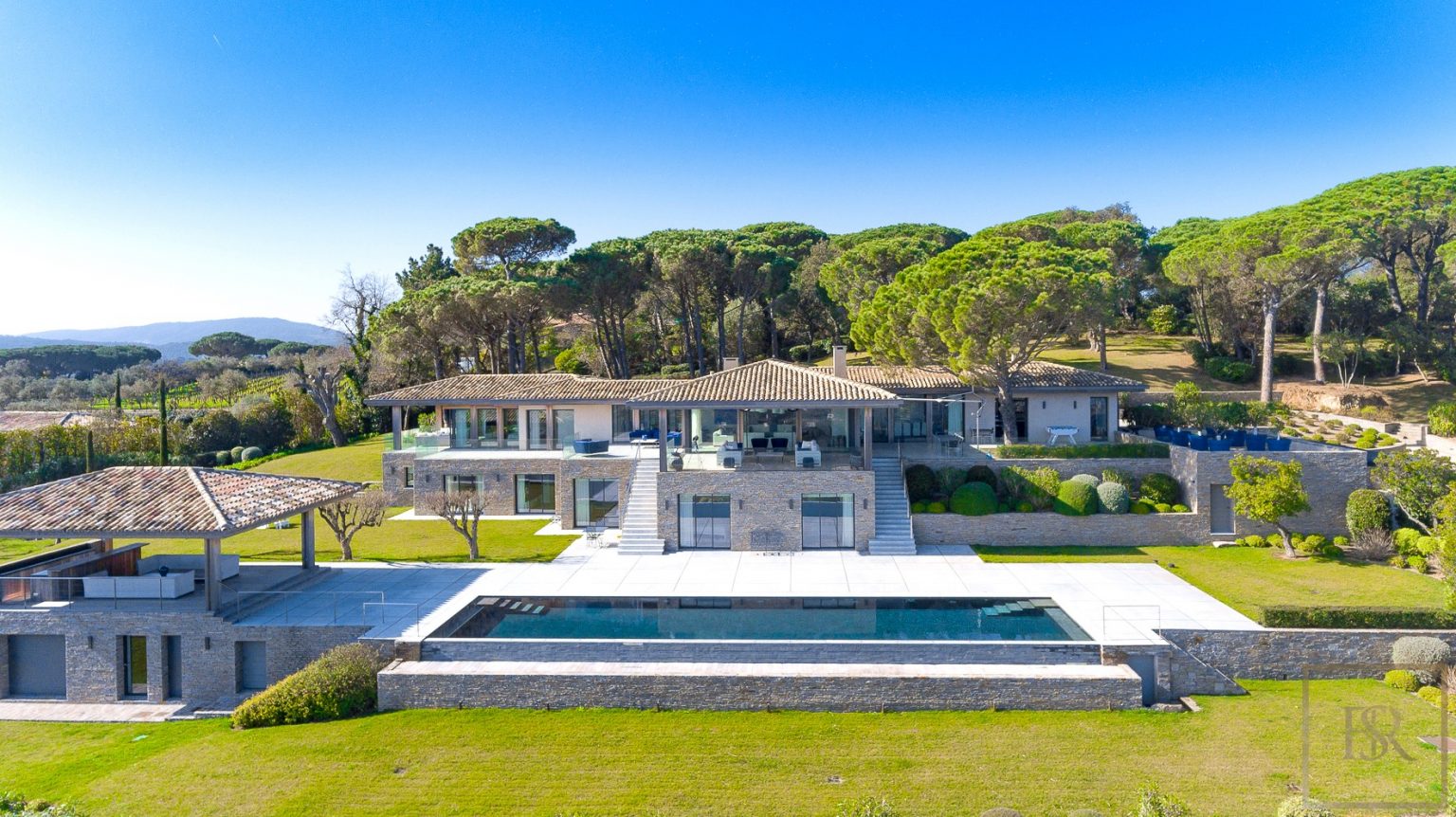 Luxury Villas for Sale and Rental in St-Tropez For Super Rich